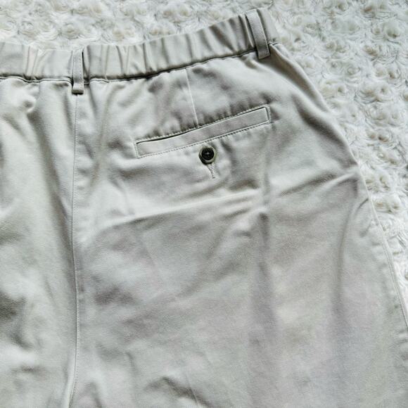 L.L. Bean Womens Khaki Cotton Classic Fit Curvy Pleated Front Chino Shorts Sz 10 - Picture 4 of 5